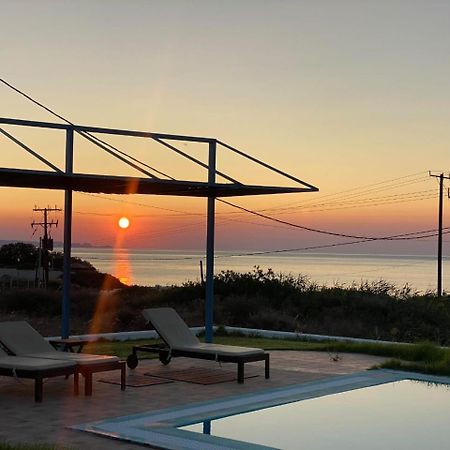 לקניה Cristelia Seafront & Pool Villa מראה חיצוני תמונה