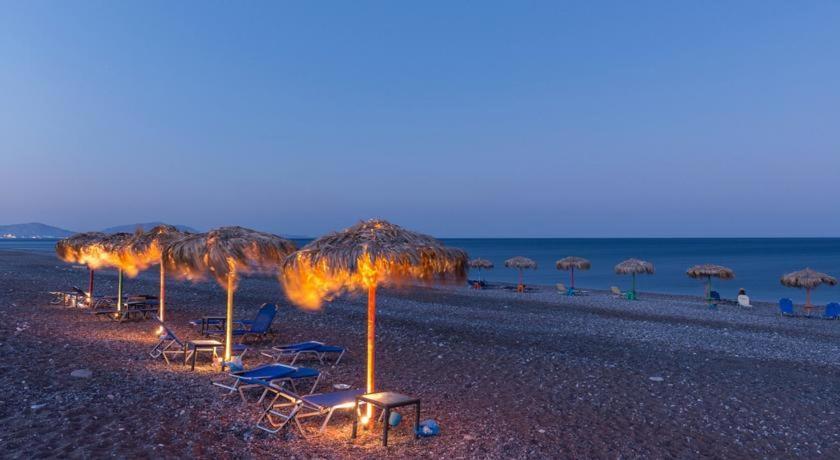 לקניה Cristelia Seafront & Pool Villa מראה חיצוני תמונה