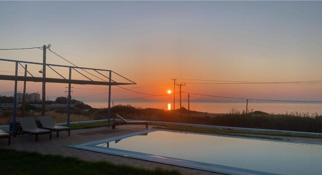לקניה Cristelia Seafront & Pool Villa מראה חיצוני תמונה