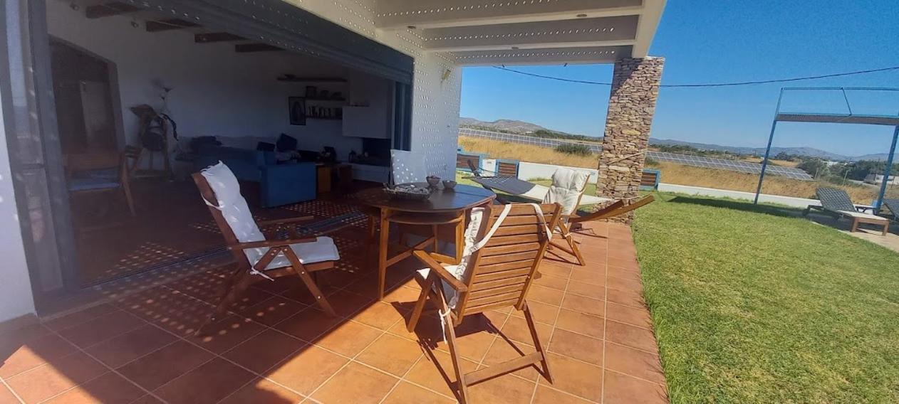 לקניה Cristelia Seafront & Pool Villa מראה חיצוני תמונה