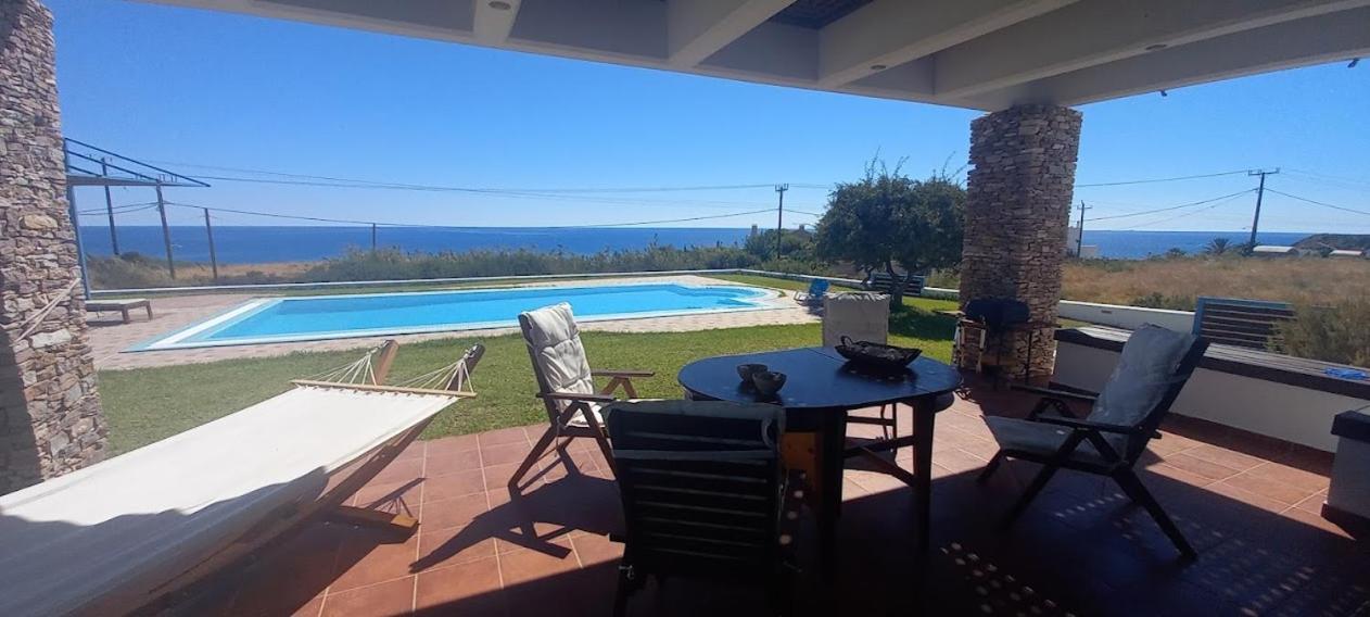 לקניה Cristelia Seafront & Pool Villa מראה חיצוני תמונה