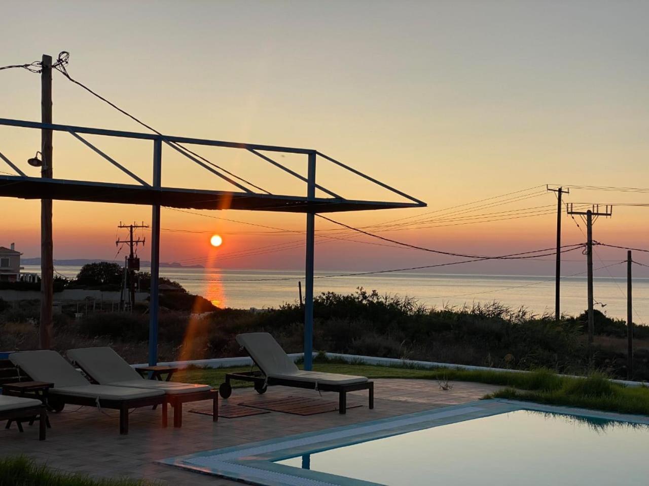 לקניה Cristelia Seafront & Pool Villa מראה חיצוני תמונה